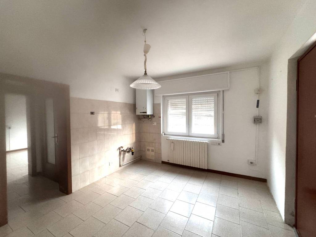 appartamento in vendita a Lecco in zona Caleotto