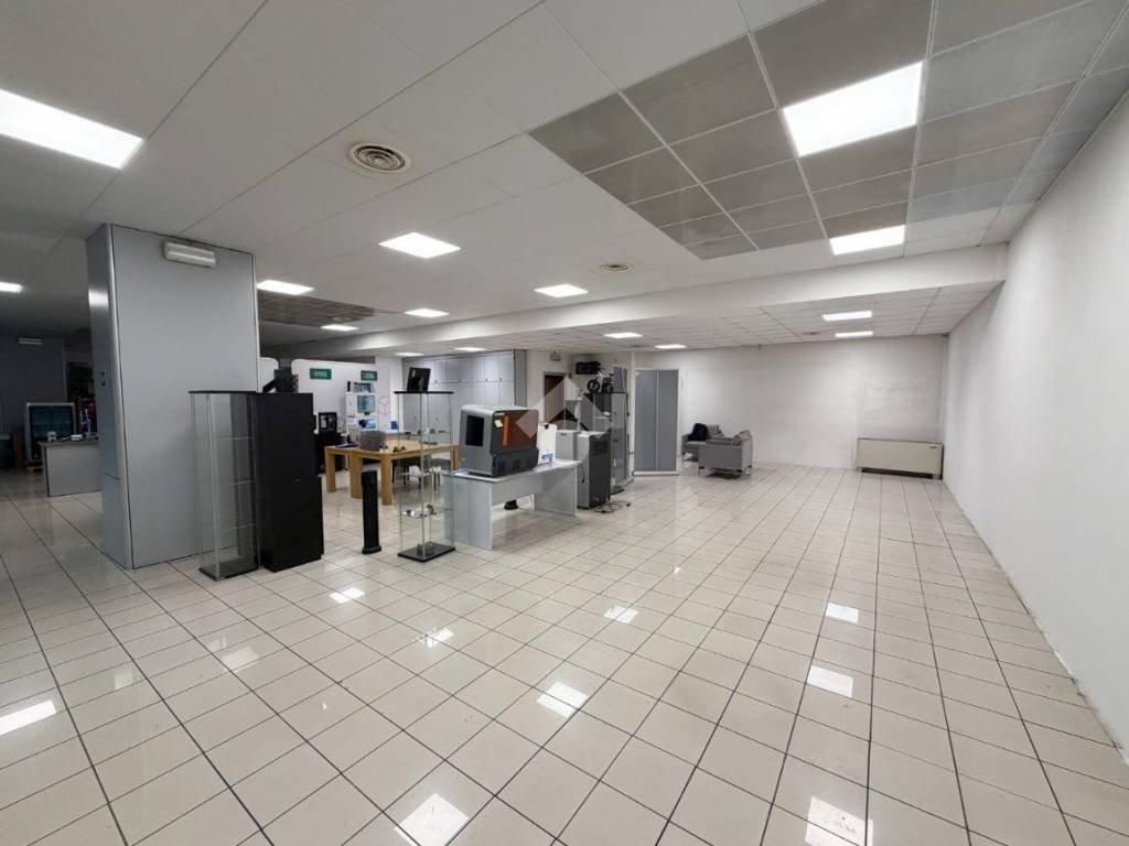 ufficio in vendita a Lecco in zona Maggianico