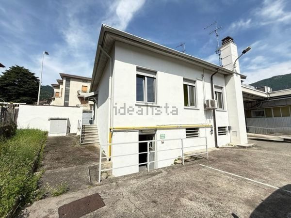 casa indipendente in vendita a Lecco