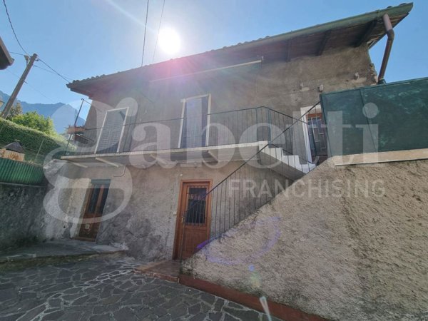 casa indipendente in vendita a Lecco in zona Malnago