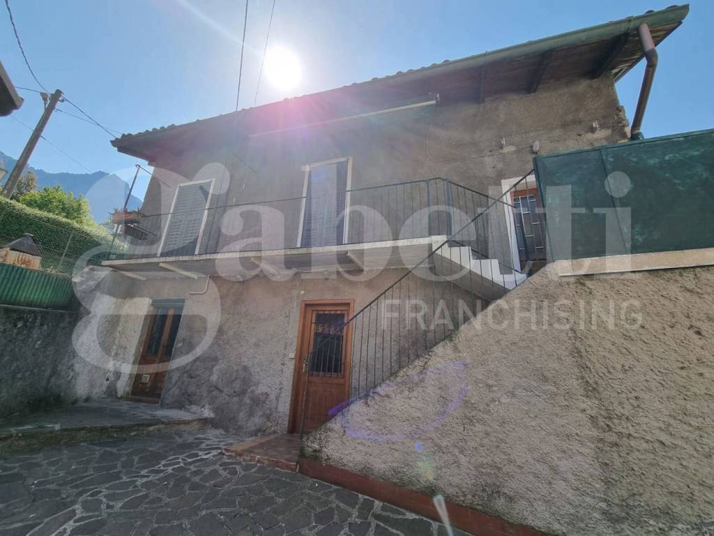 casa indipendente in vendita a Lecco in zona Malnago