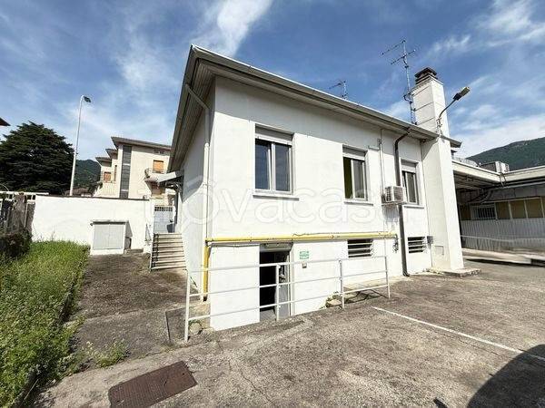 casa indipendente in vendita a Lecco in zona Olate