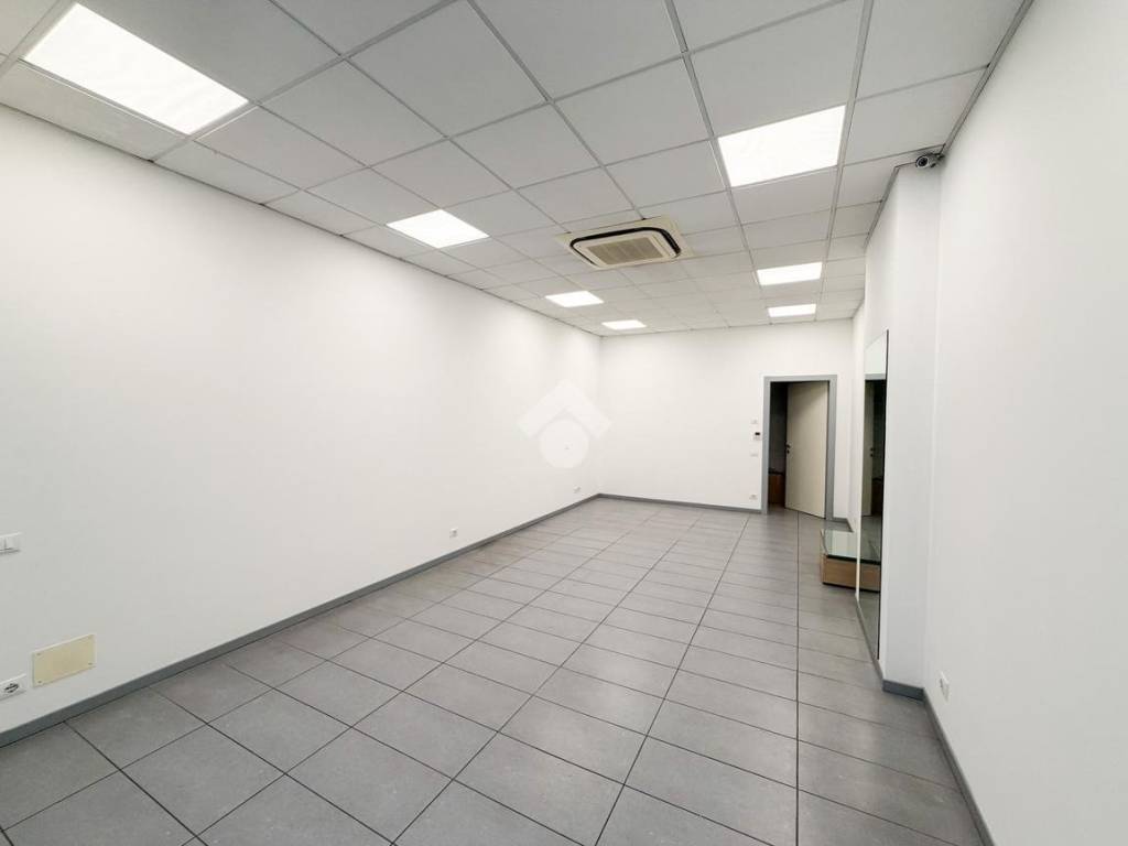 ufficio in vendita a Lecco in zona Acquate