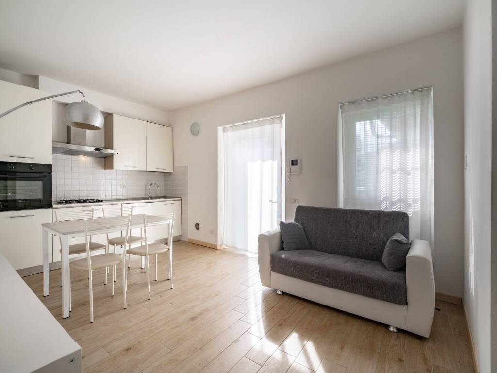 appartamento in vendita a Lecco in zona Pescarenico