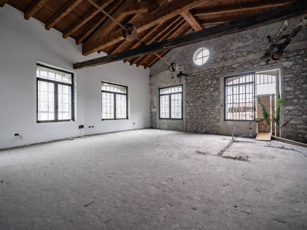appartamento in vendita a Lecco in zona Laorca