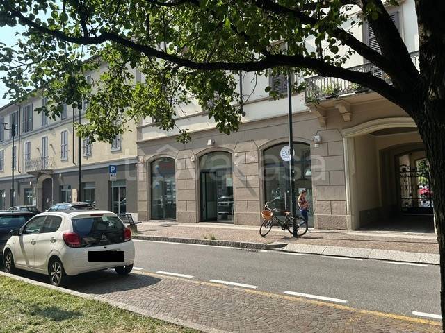 negozio in vendita a Lecco in zona Lecco Centro