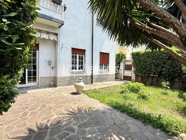 appartamento in vendita a Lecco in zona Viale Turati