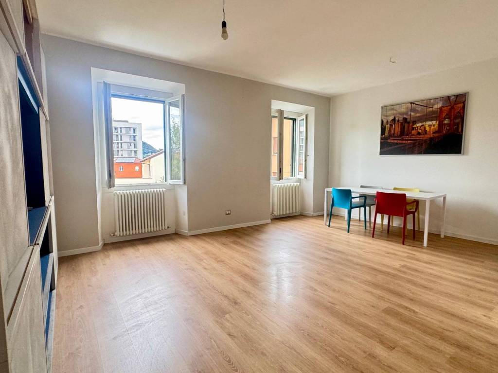 appartamento in vendita a Lecco in zona Caleotto