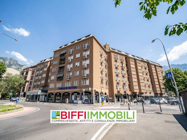 appartamento in vendita a Lecco in zona Lecco Centro