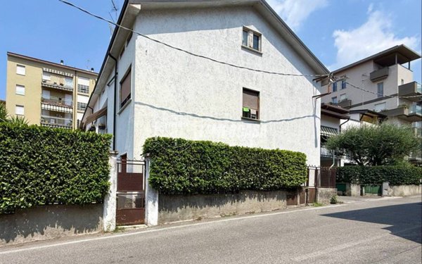 appartamento in vendita a Lecco in zona Viale Turati