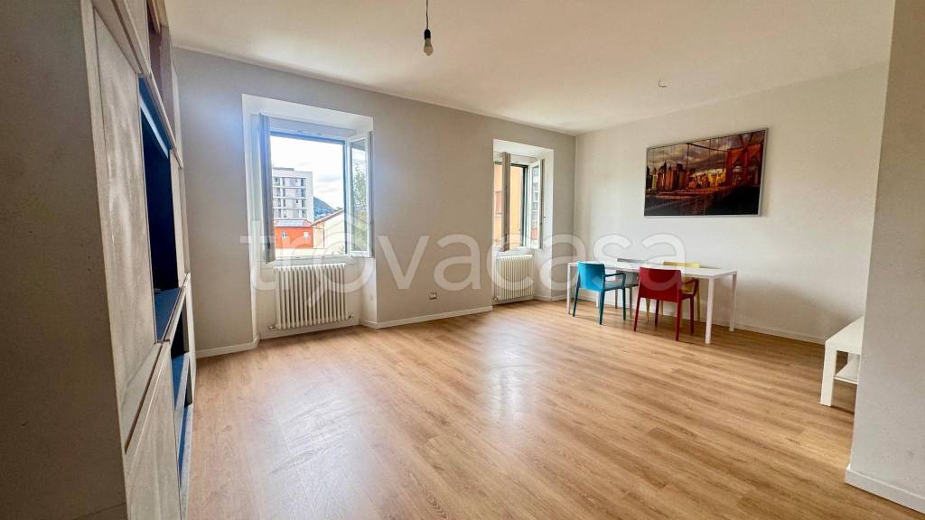 appartamento in vendita a Lecco in zona Caleotto