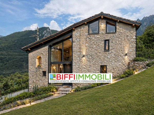casa indipendente in vendita a Lecco in zona Versasio