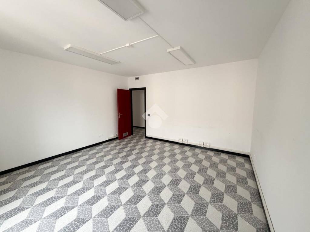 ufficio in vendita a Lecco in zona Lecco Centro