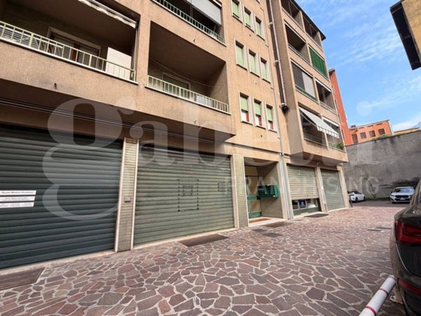 ufficio in vendita a Lecco in zona Lecco Centro