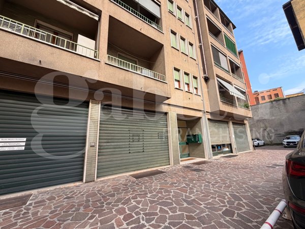 ufficio in vendita a Lecco in zona Lecco Centro