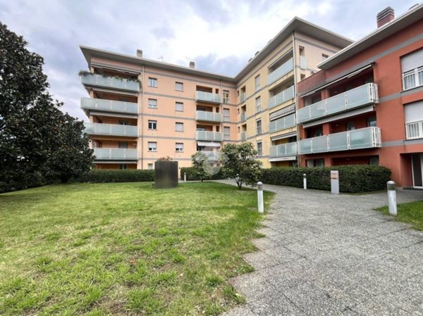 appartamento in vendita a Lecco in zona Pescarenico