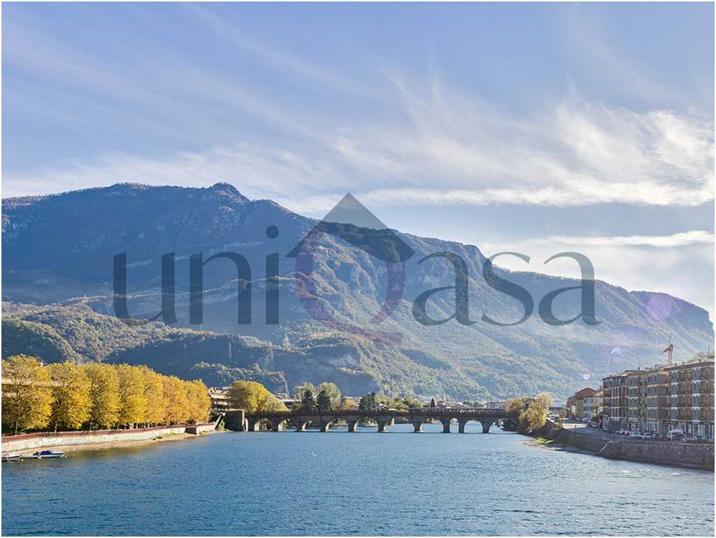 appartamento in vendita a Lecco in zona Lecco Centro