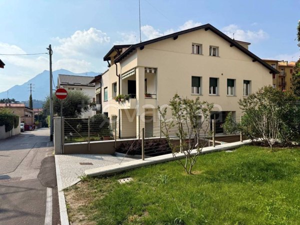 casa indipendente in vendita a Lecco in zona Viale Turati