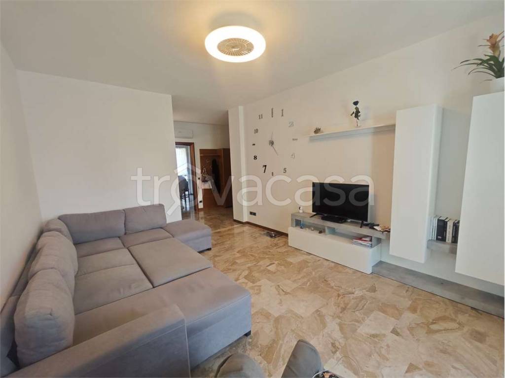 appartamento in vendita a Lecco in zona Lecco Centro