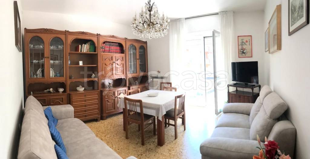 appartamento in vendita a Lecco in zona Viale Turati