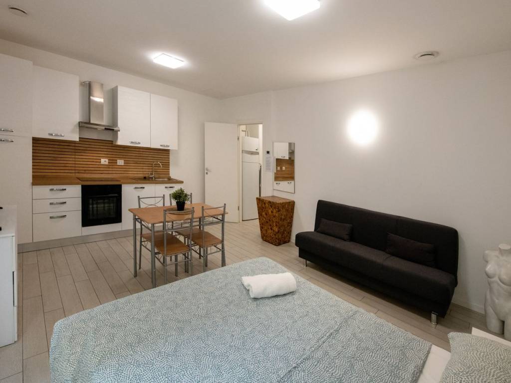appartamento in vendita a Lecco in zona Caleotto