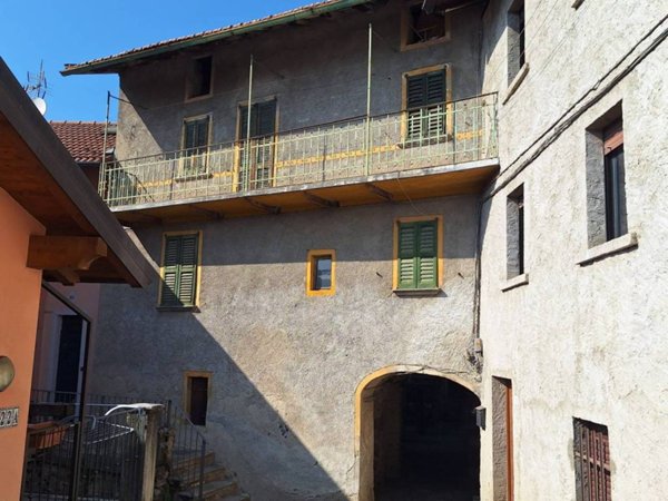 casa indipendente in vendita a Lierna