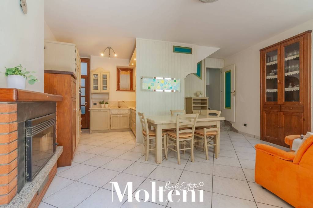 casa indipendente in vendita a Lierna in zona Grumo