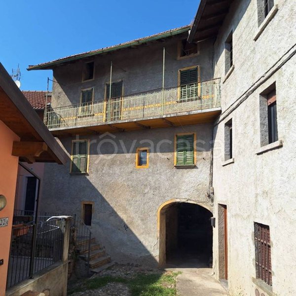 quadrivano in vendita a Lierna in zona Grumo