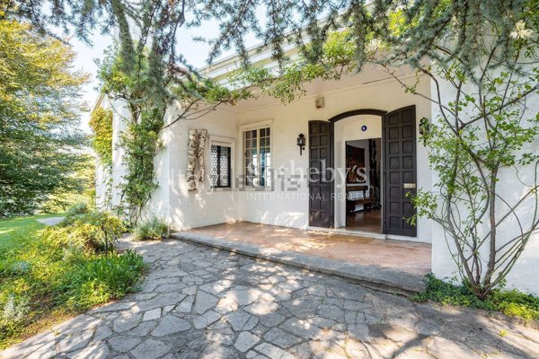 casa indipendente in vendita a Lierna
