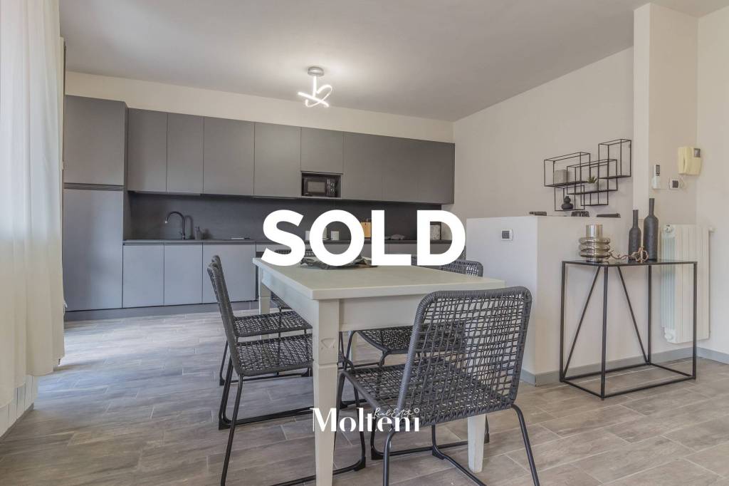 casa indipendente in vendita a Lierna in zona Olcianico