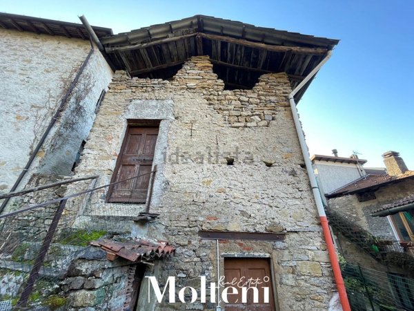 casa semindipendente in vendita a Lierna in zona Genico