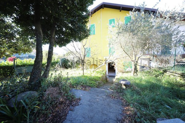 casa indipendente in vendita a Lierna