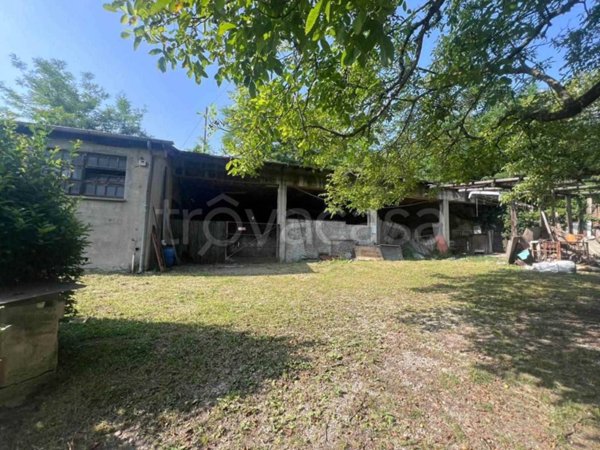 casa indipendente in vendita a Lierna