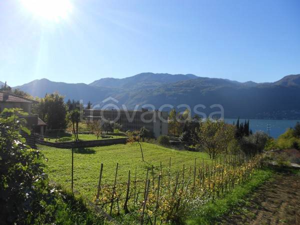 casa indipendente in vendita a Lierna in zona Genico