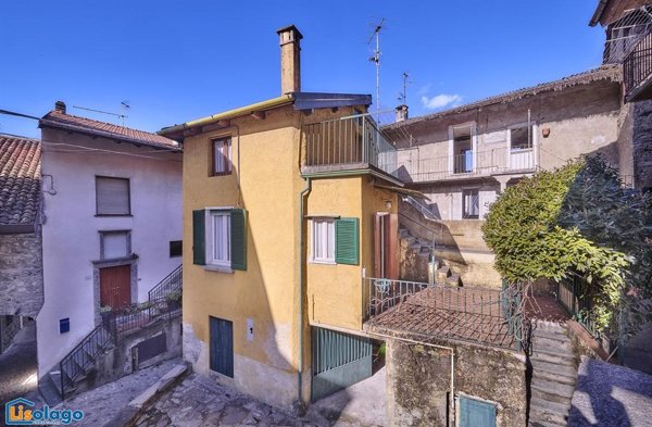 casa indipendente in vendita a Lierna in zona Grumo