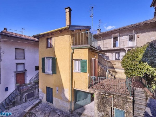 casa indipendente in vendita a Lierna in zona Grumo