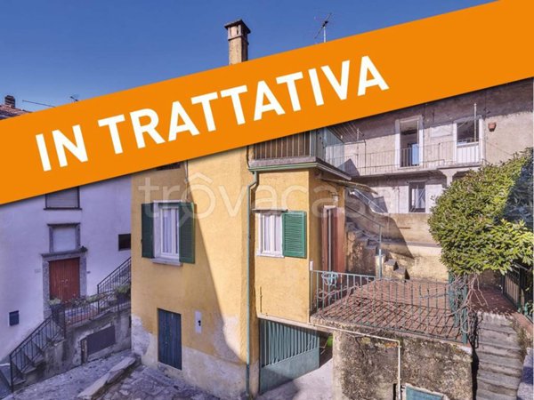casa indipendente in vendita a Lierna in zona Grumo
