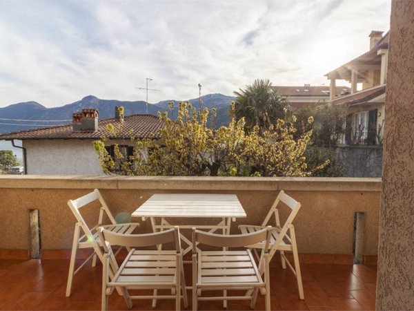 appartamento in vendita a Lierna in zona Grumo