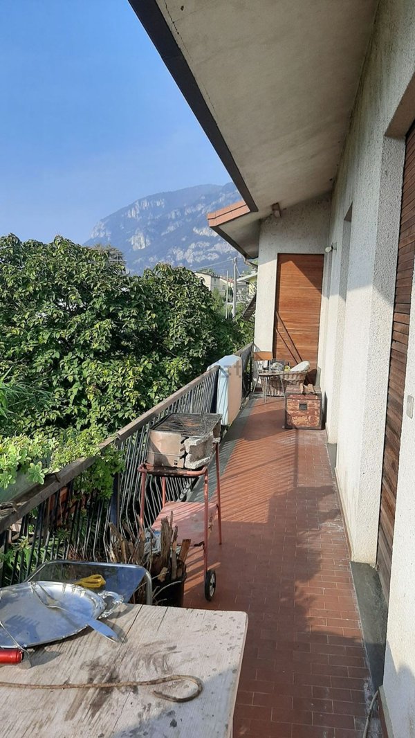 casa indipendente in vendita a Lierna in zona Genico