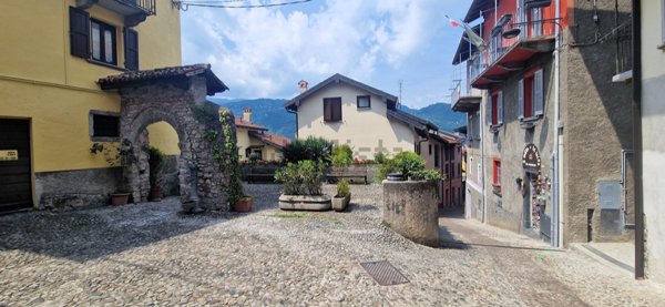 casa indipendente in vendita a Lierna