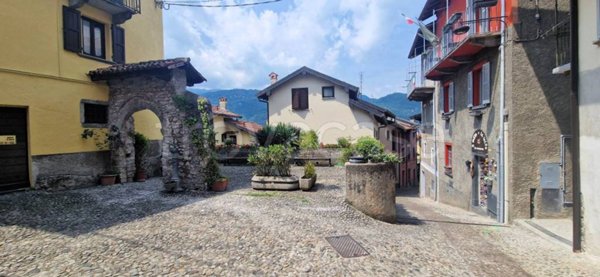 casa indipendente in vendita a Lierna