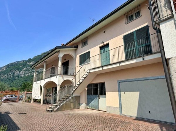 casa indipendente in vendita a Lierna in zona Cisarino