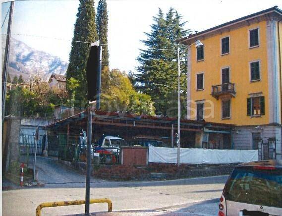locale commerciale in vendita a Lierna in zona Castello