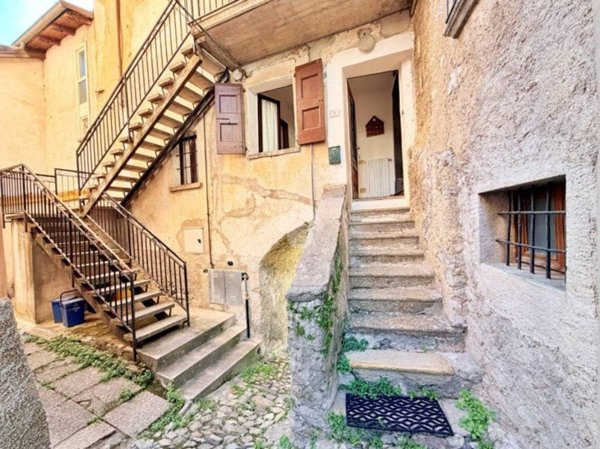 appartamento in vendita a Lierna in zona Grumo