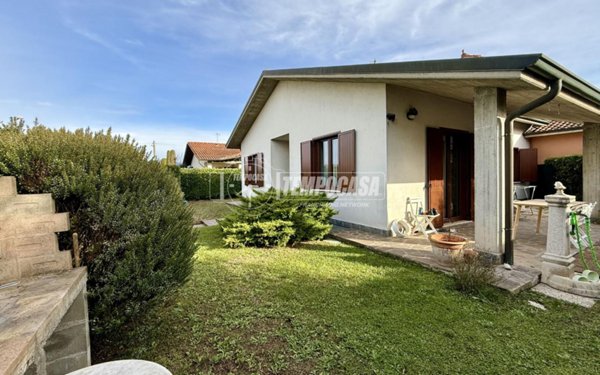 casa indipendente in vendita a Lomagna