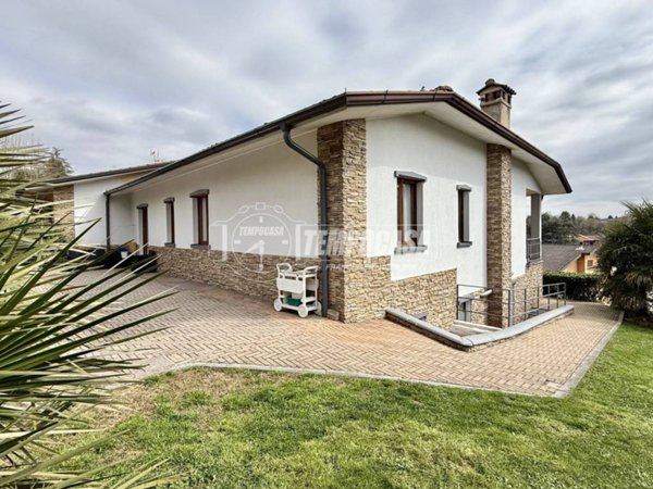 casa indipendente in vendita a Lomagna