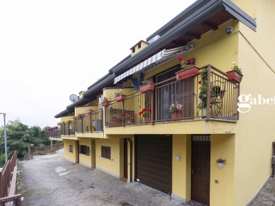 casa indipendente in vendita a Lomagna