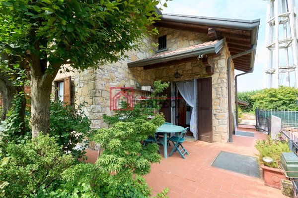 casa indipendente in vendita a Lomagna