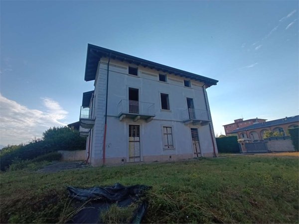 casa indipendente in vendita a Lomagna