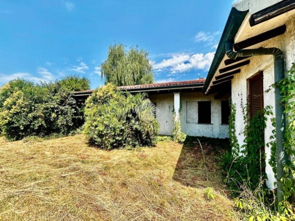 casa indipendente in vendita a Lomagna in zona Fornace